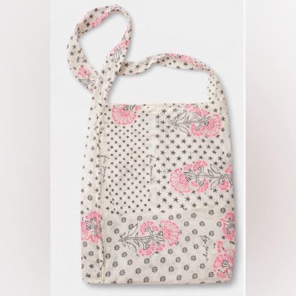 Free People Handbags - Free People Lightweight Linen Tote Bag.